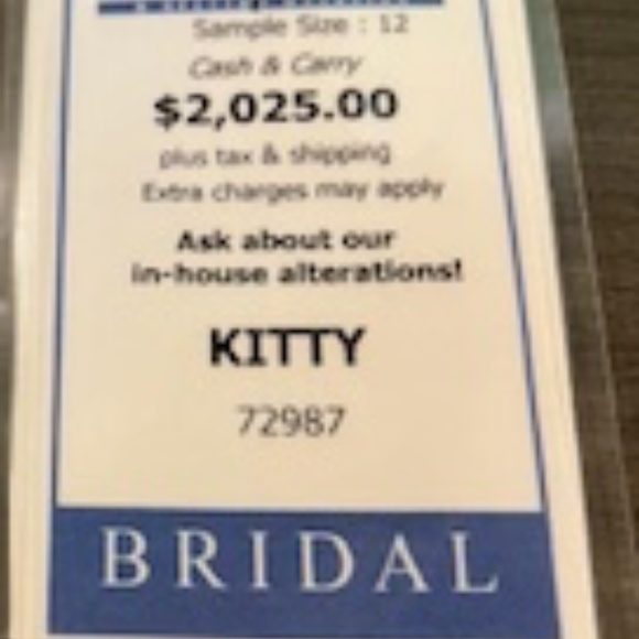 Wedding gown - Picture 2 of 9